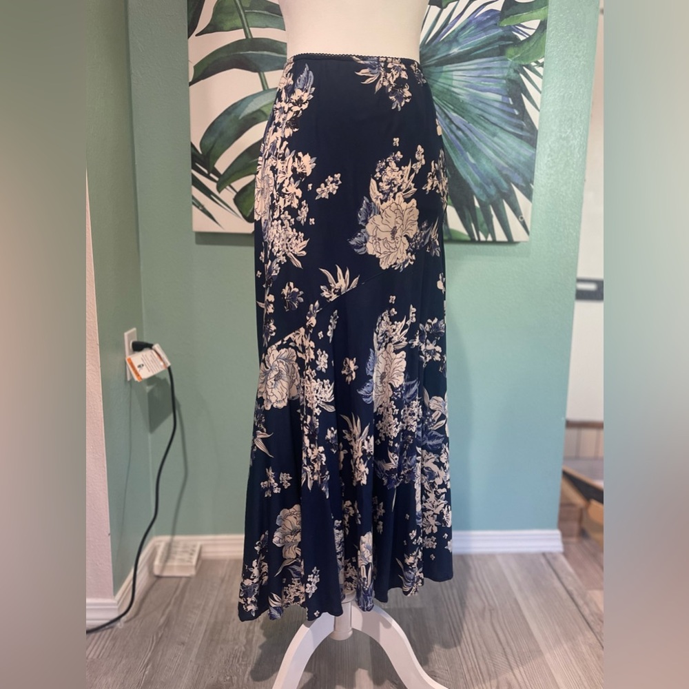 🌀Lola P. Maxi Skirt in Navy and Cream Floral🦋